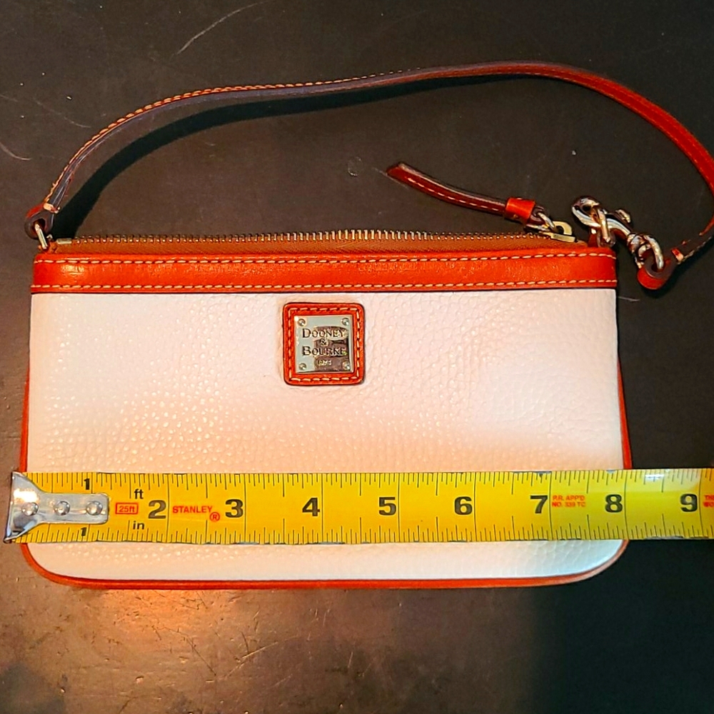 Small Dooney wallet/wrislet